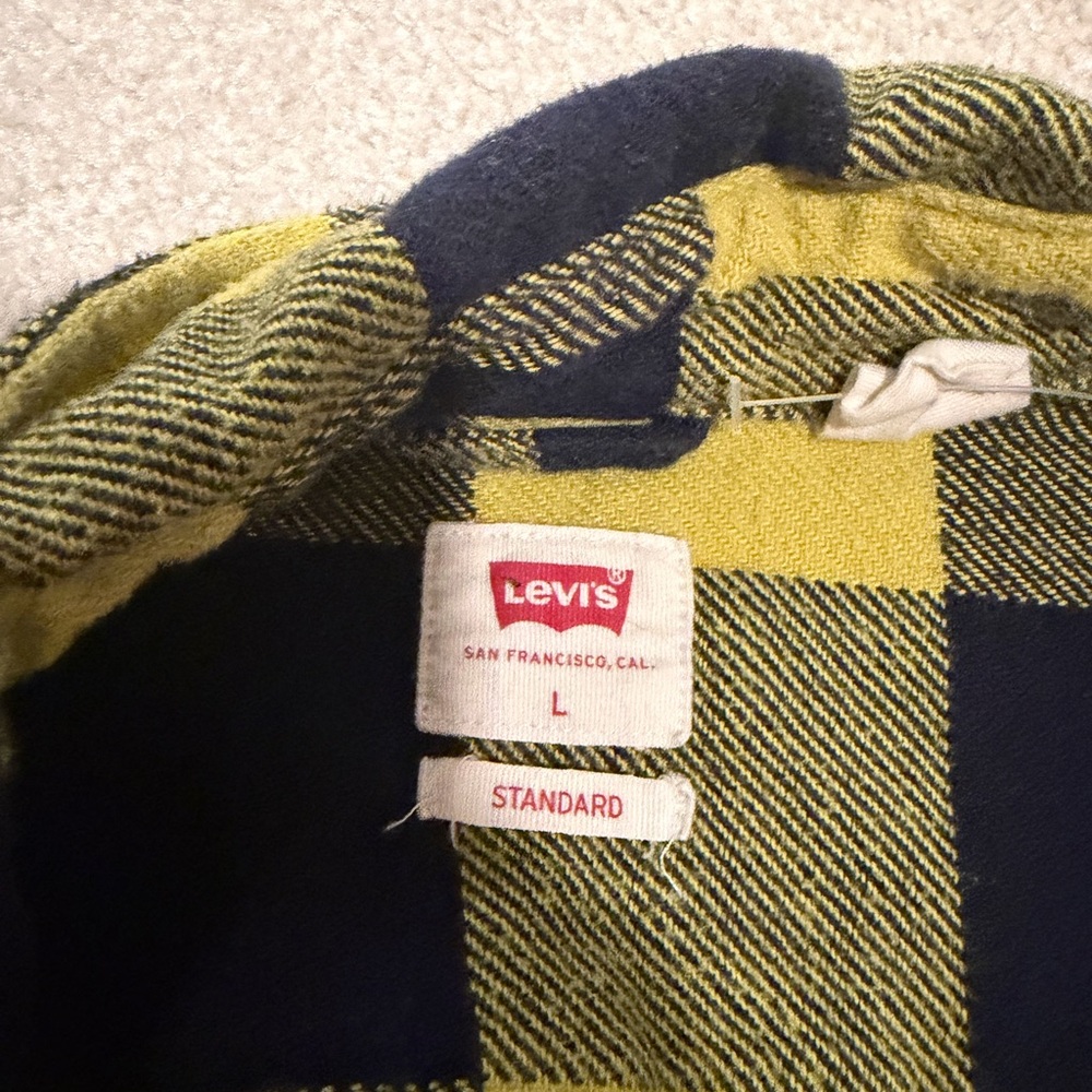 Levi's button down - Picture 2 of 2